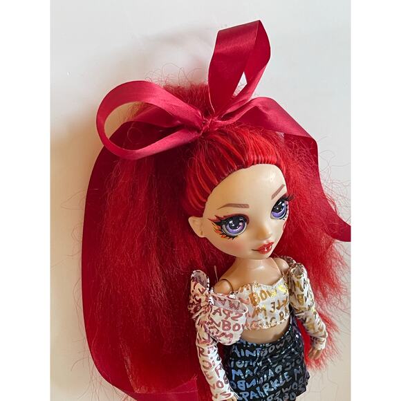 Rainbow High Cheerleader Doll MGA Articulated Red Cheer - Picture 5 of 6